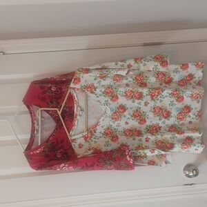 2 NEW PIONEER WOMAN V-NECK  TEES SHIRTS